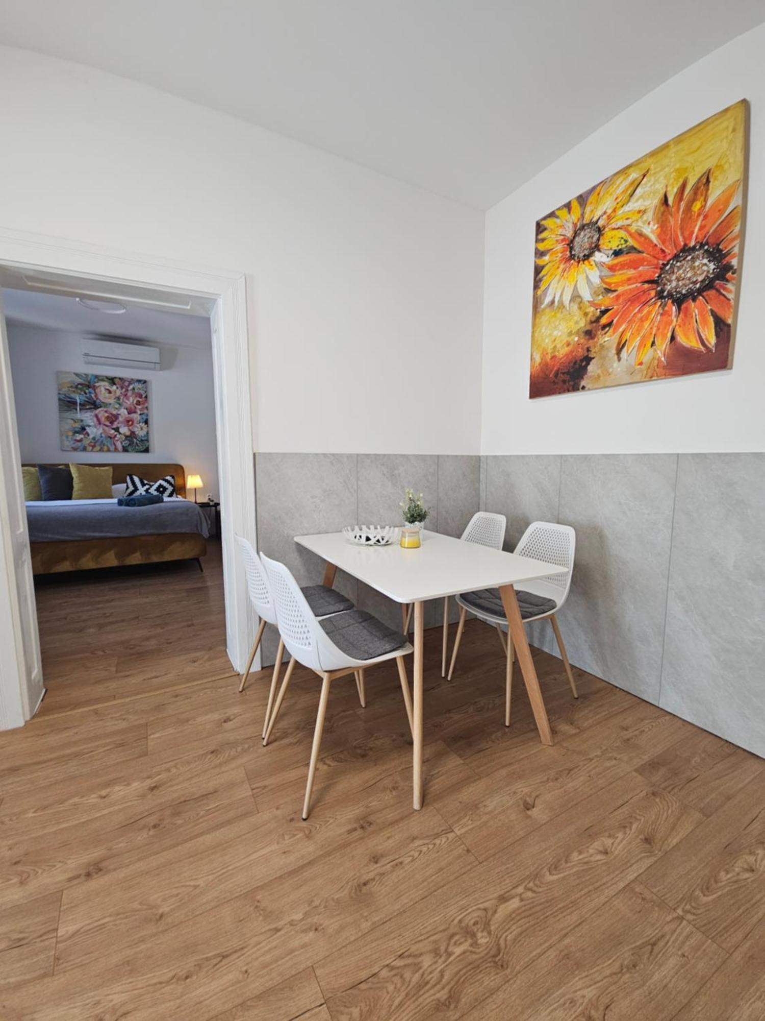 Apartmany Centro & Jacuzzi Piest'any Extérieur photo