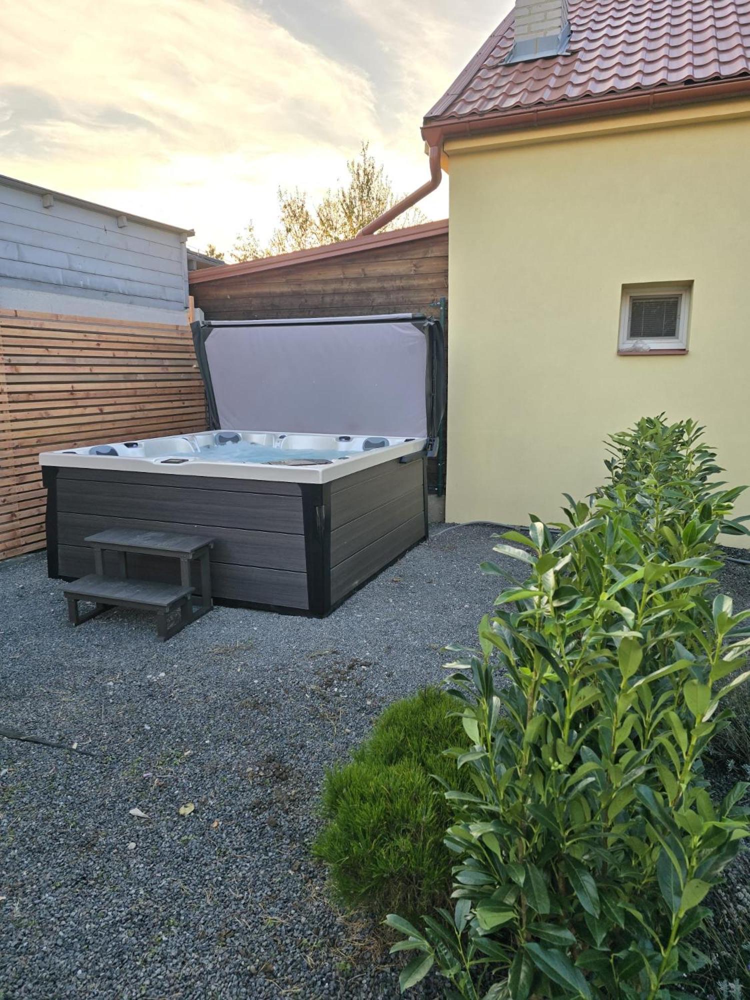 Apartmany Centro & Jacuzzi Piest'any Extérieur photo